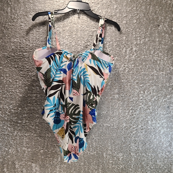 Coco Reef Bra Sized 38C One Piece Swimsuit Floral Tropical Underwire Lined Nylon - Picture 3 of 11